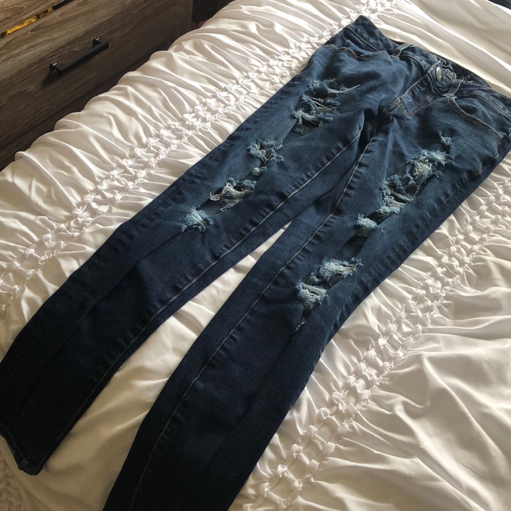 American eagle ripped jean